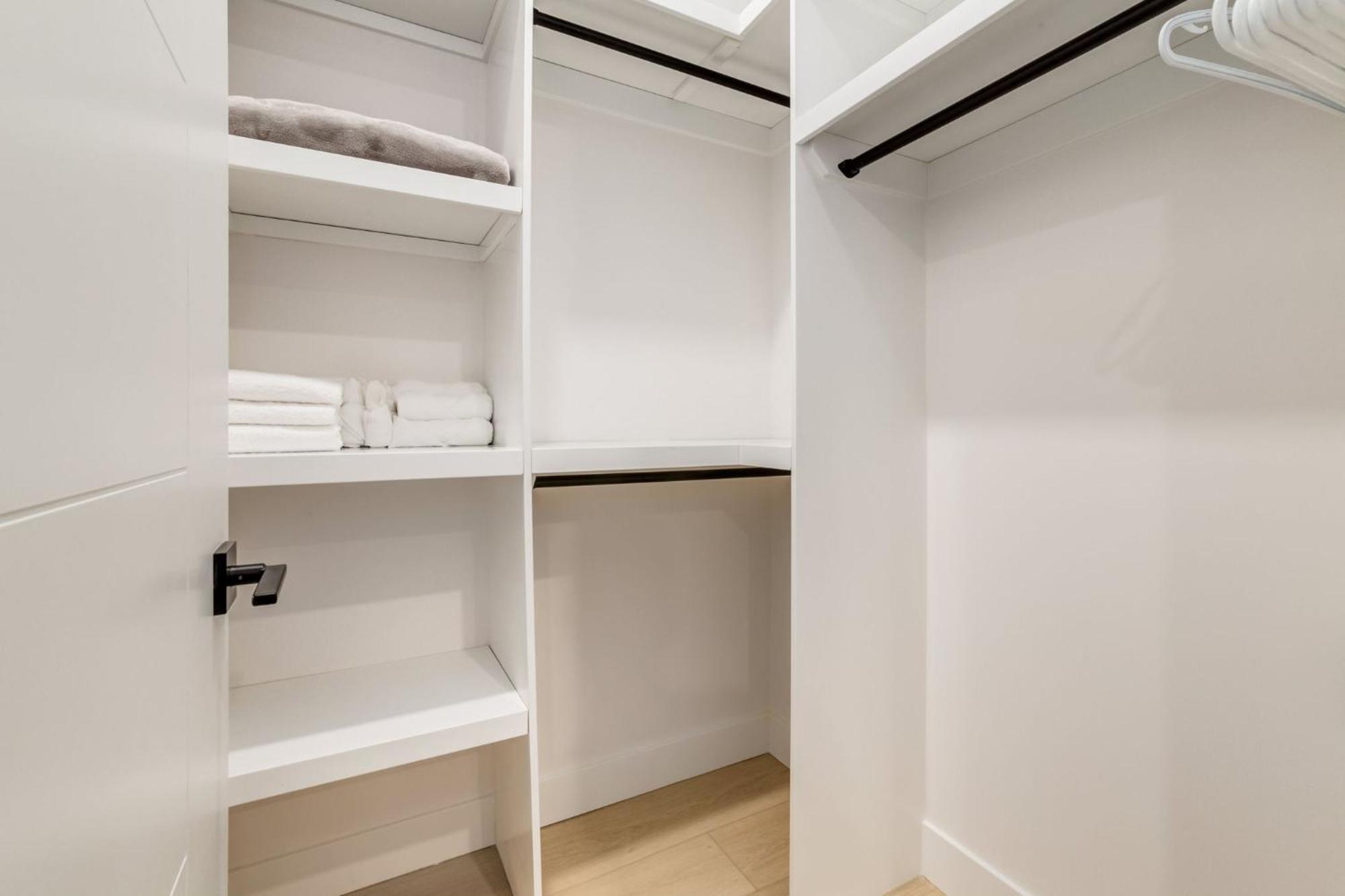 Holiday home Free Parking, Perfect Family With King Bed Calgary